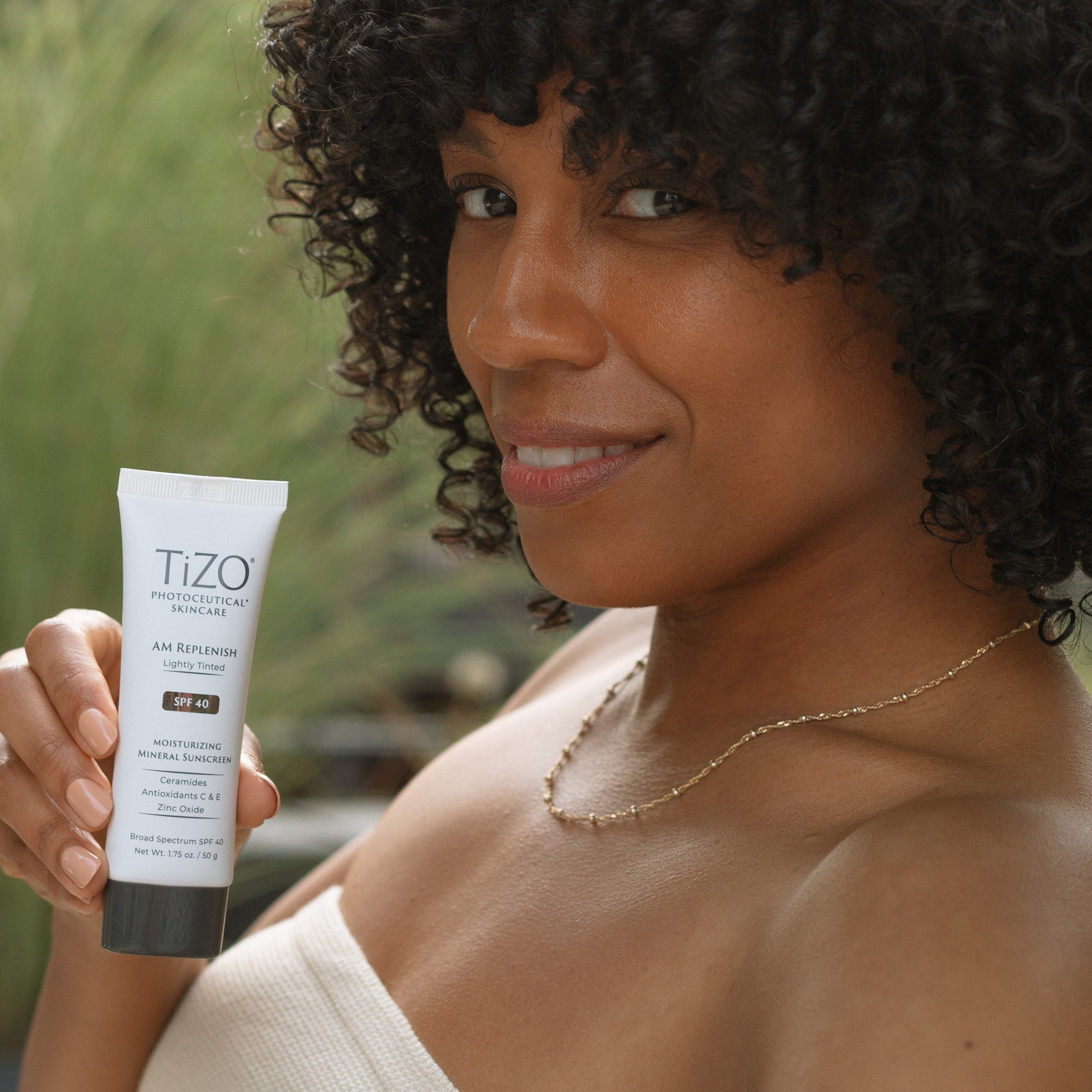 AM Replenish Lightly Tinted – TIZO